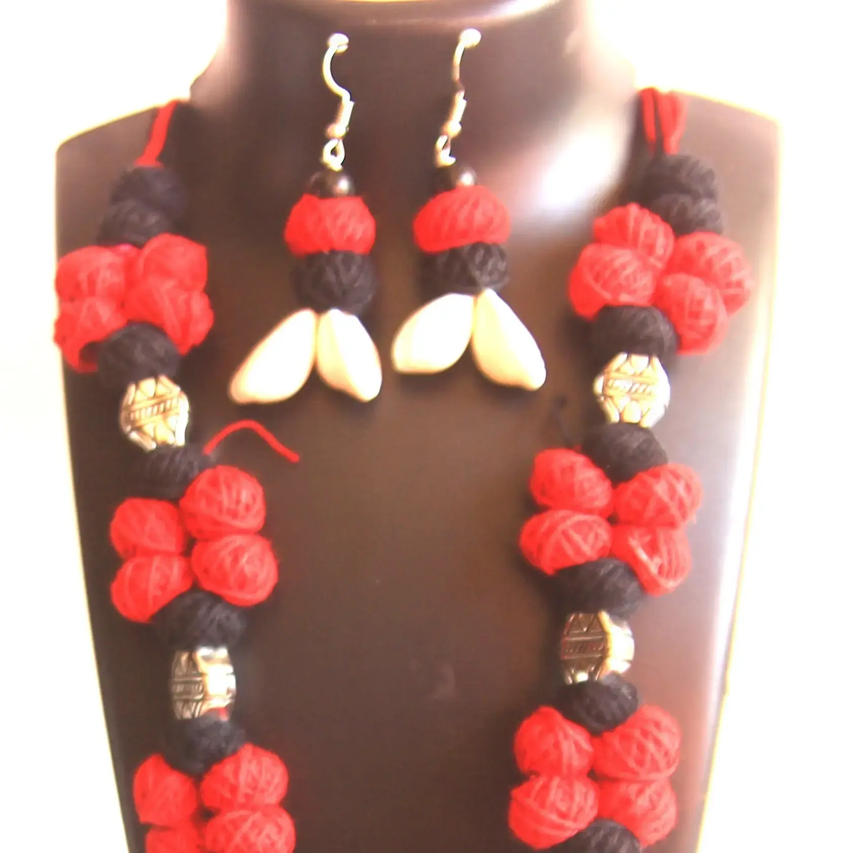 Ethnic Jute & Shell Multicolored Jwellery Set