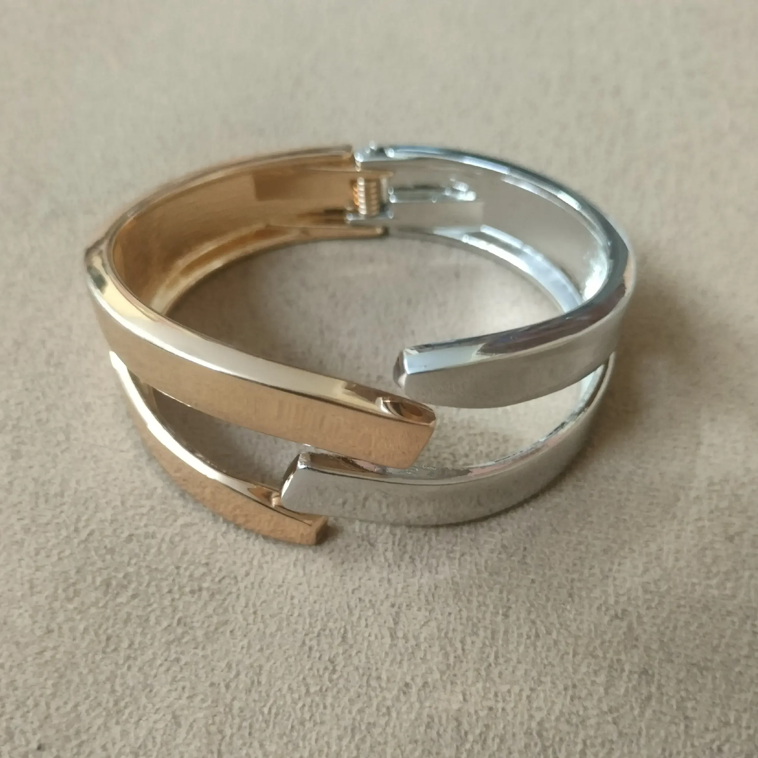 Designer Dual Tone Trendy Earrings With Bracelet