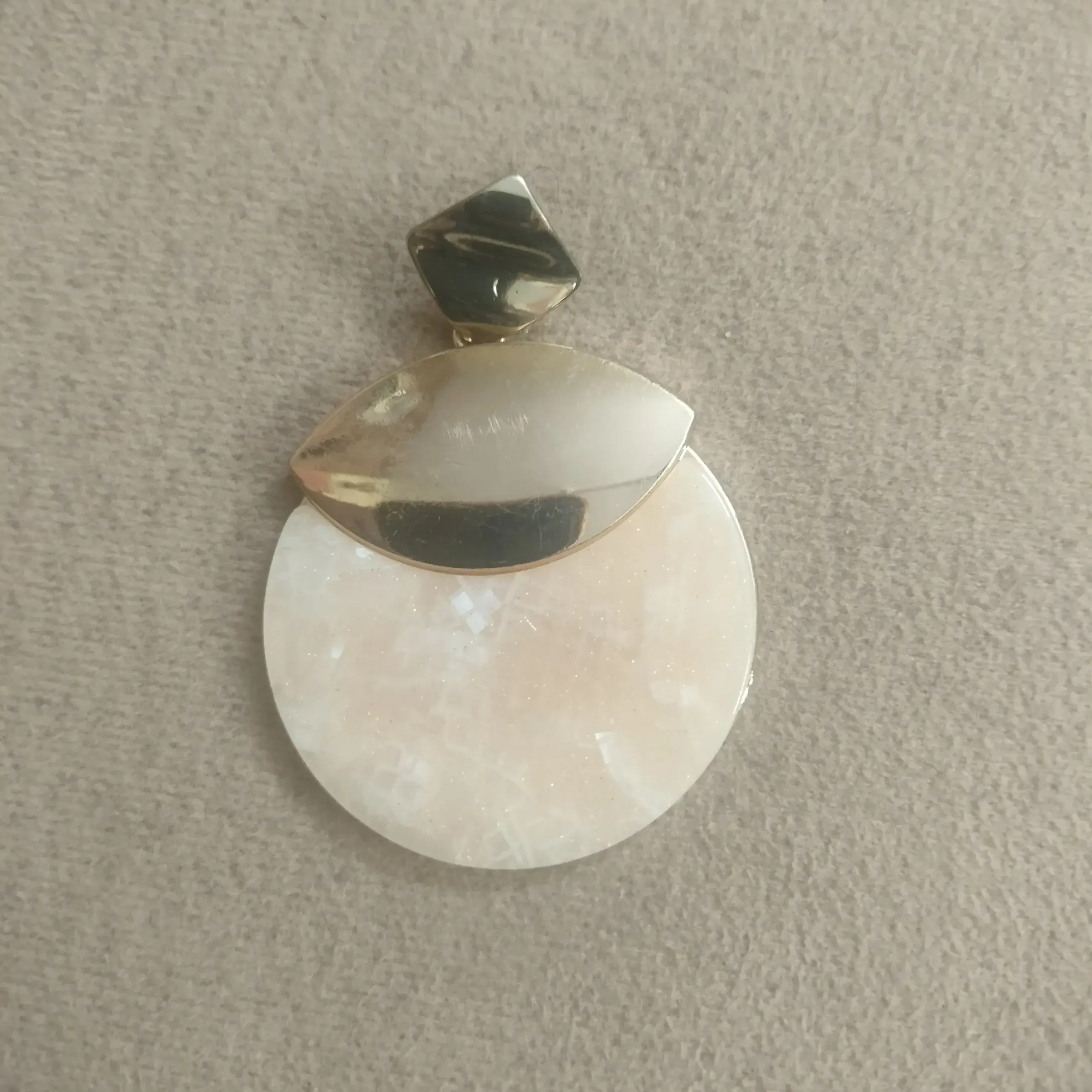 OffWhite Earrings With Golden Bangle