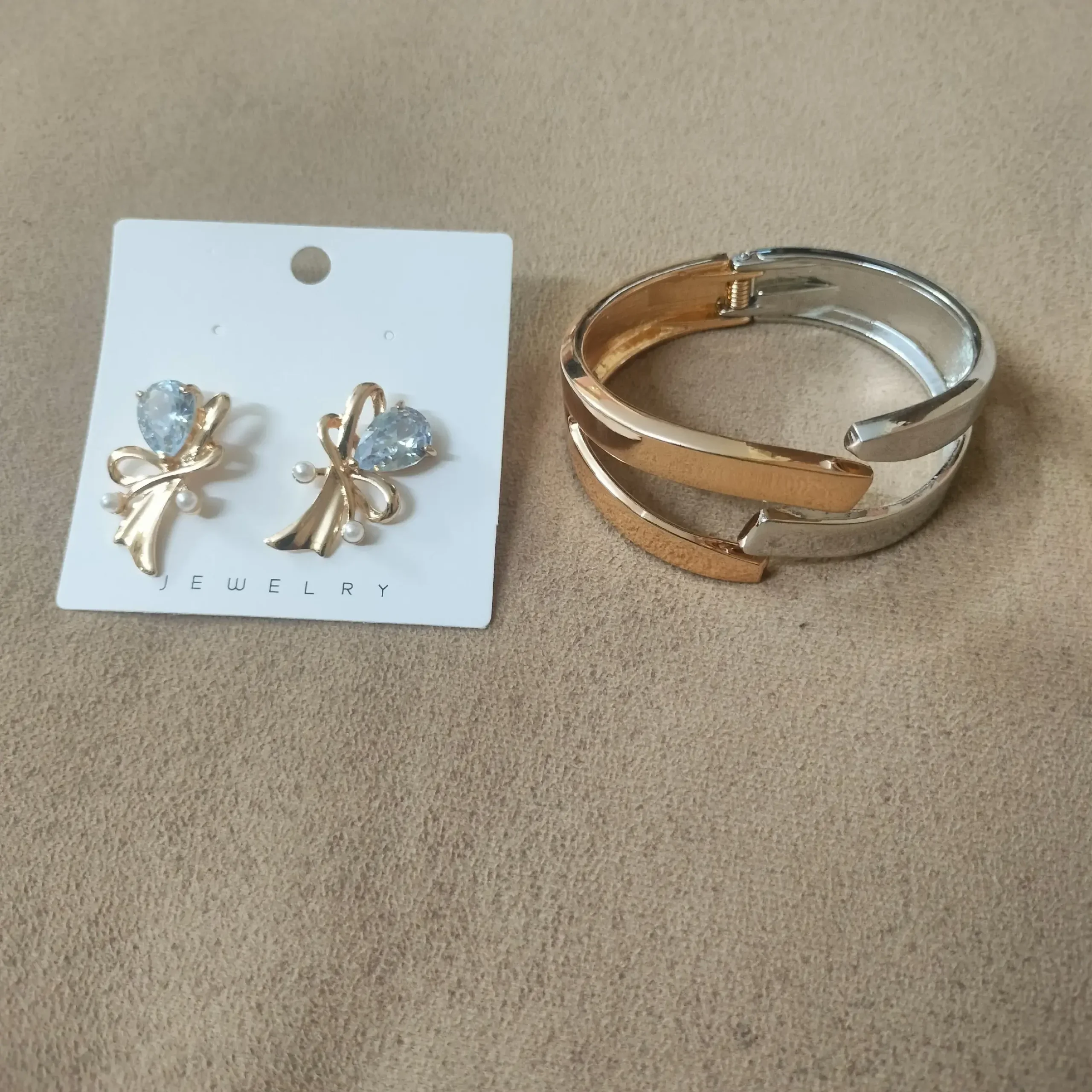 Designer Dual Tone Trendy Earrings With Bracelet