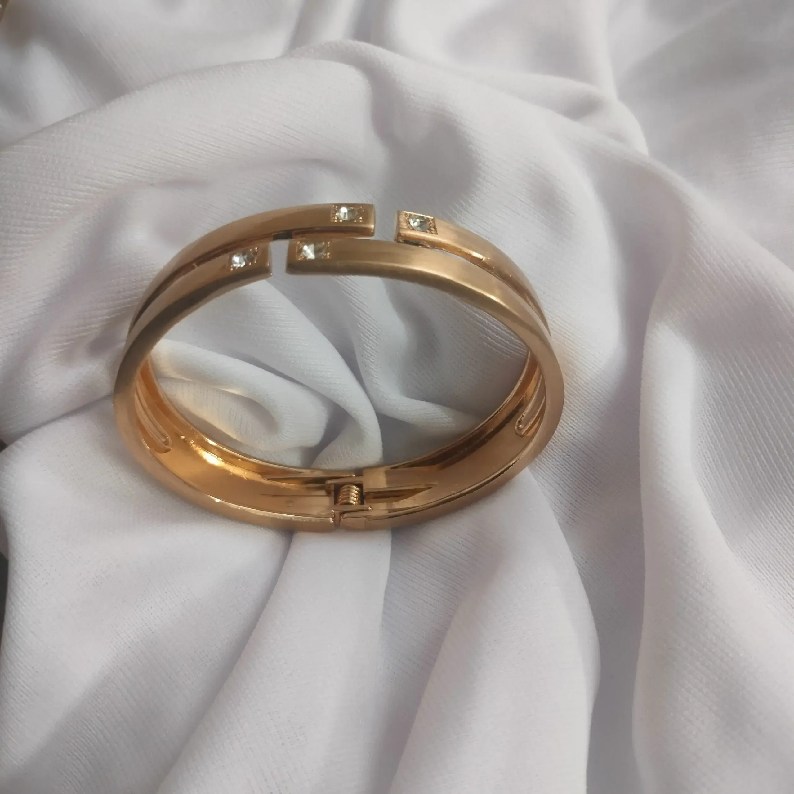OffWhite Earrings With Golden Bangle