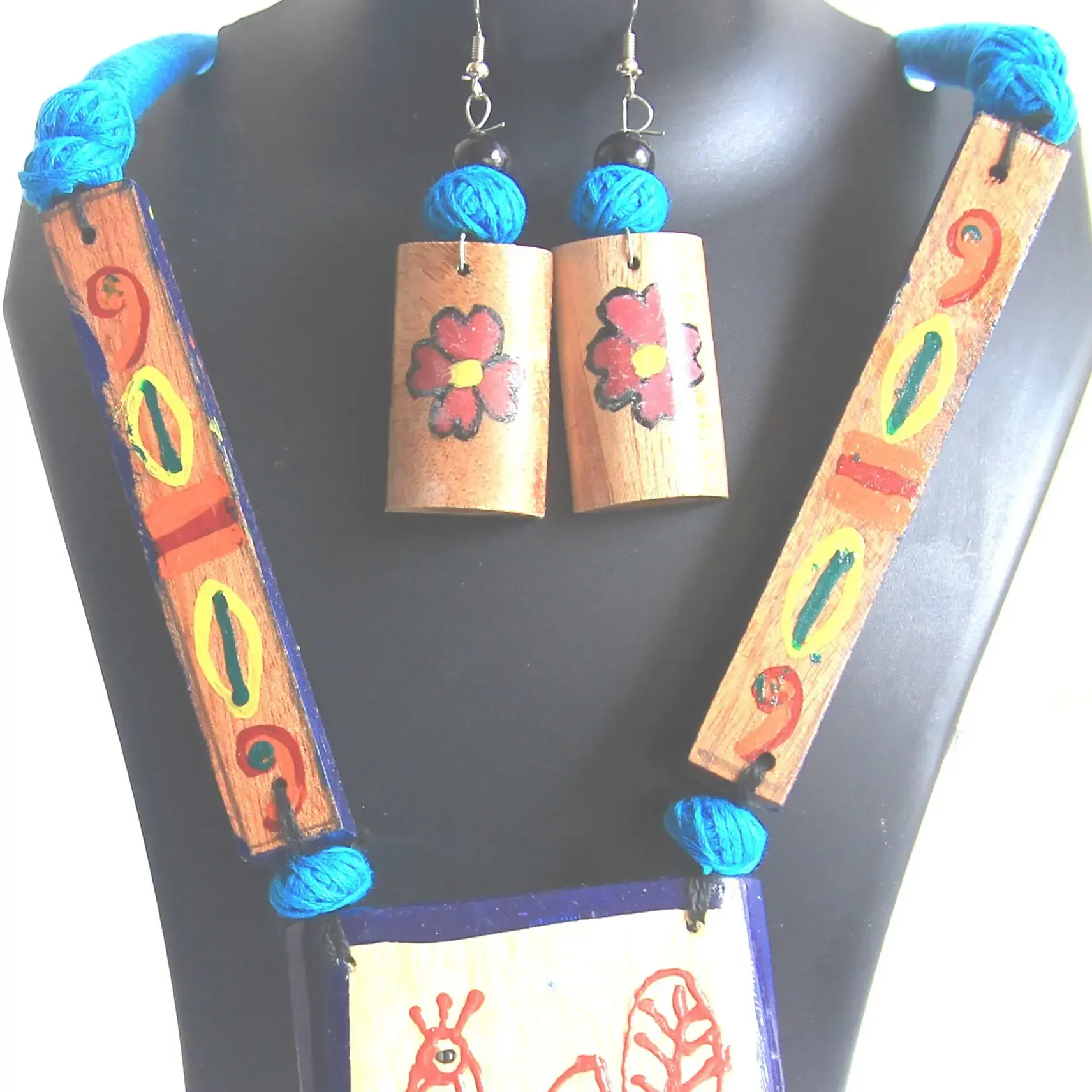 Wooden Multicolored Jwellery Set
