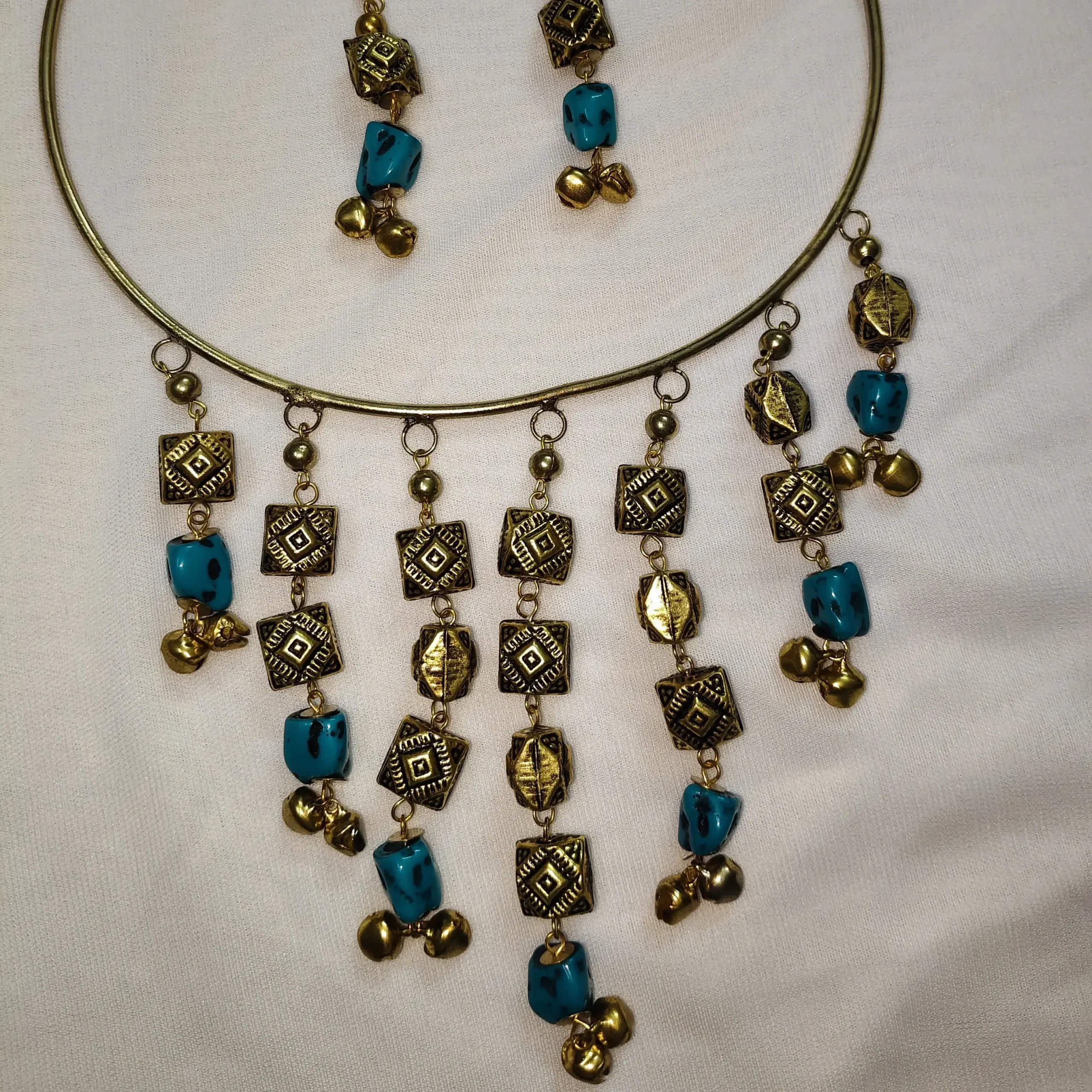 Golden oxidised chocker set